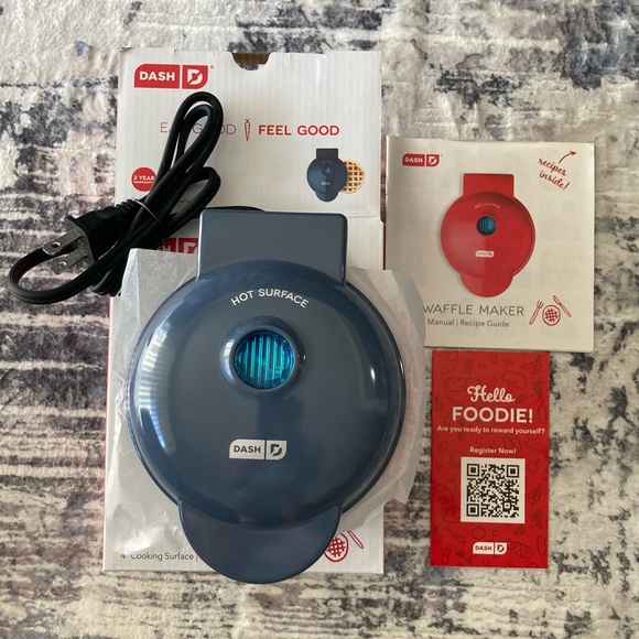 Dash Mini Waffle Maker 🧇 - Picture 7 of 7